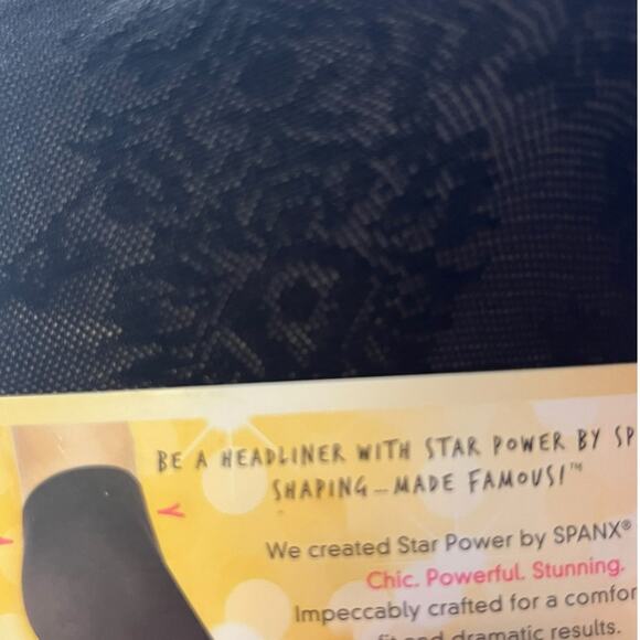 Star Power by Spanx Center-Stage Pattern Shaping Tights Medallion Black B - Picture 5 of 7